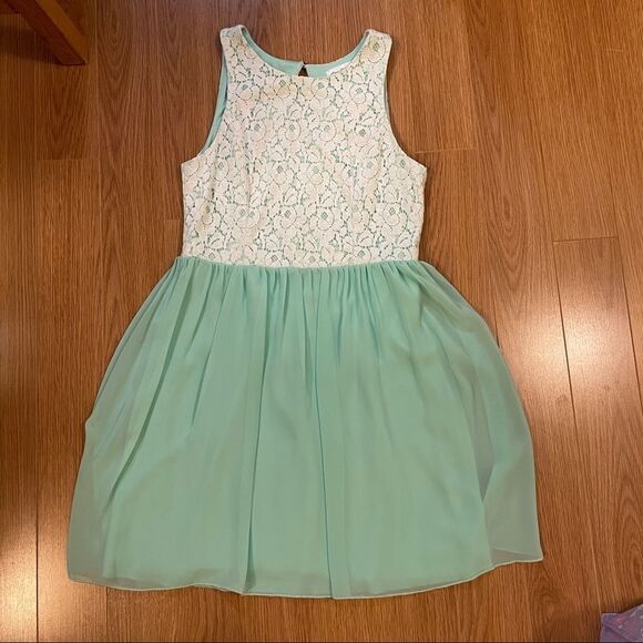 Emerald Sundae Junior’s Mint Seafoam Lace Dress - Picture 4 of 13